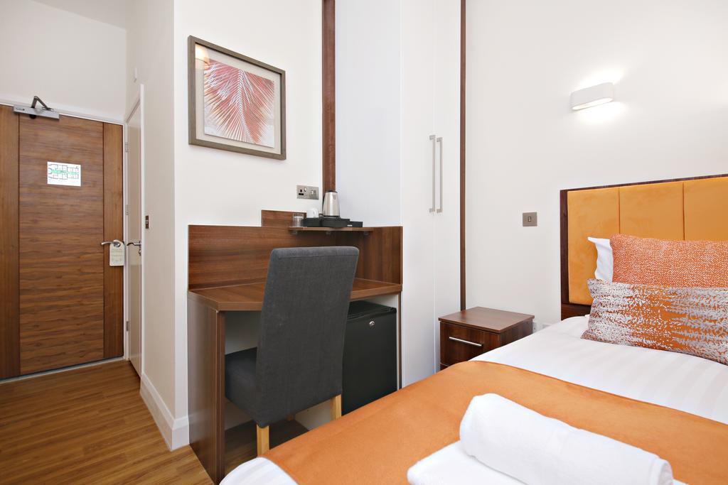 Imperial Guest House Ltd. Hounslow Room photo